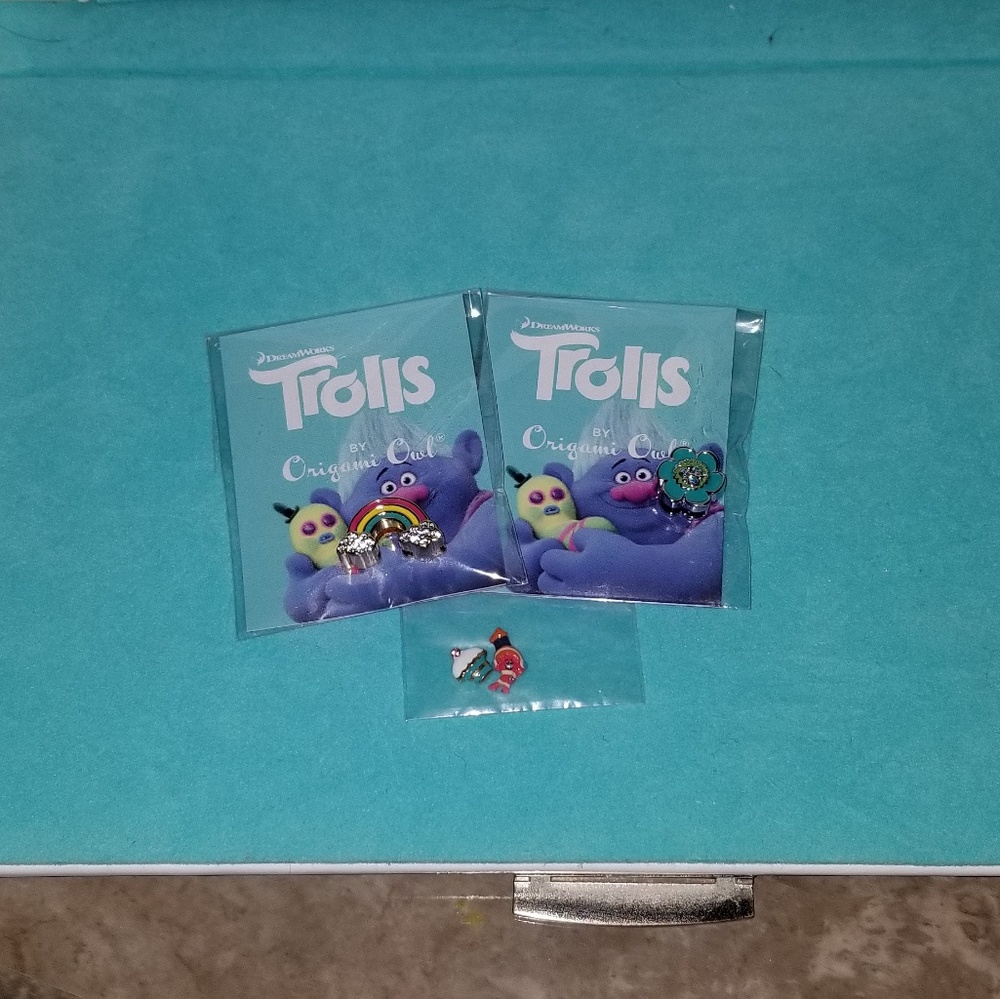 Trolls Locket & Wrap Bracelet Bundle
